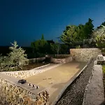 Tree Villa *