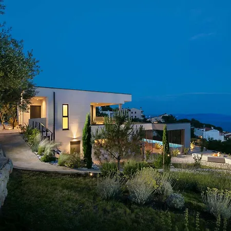 Tree Villa *